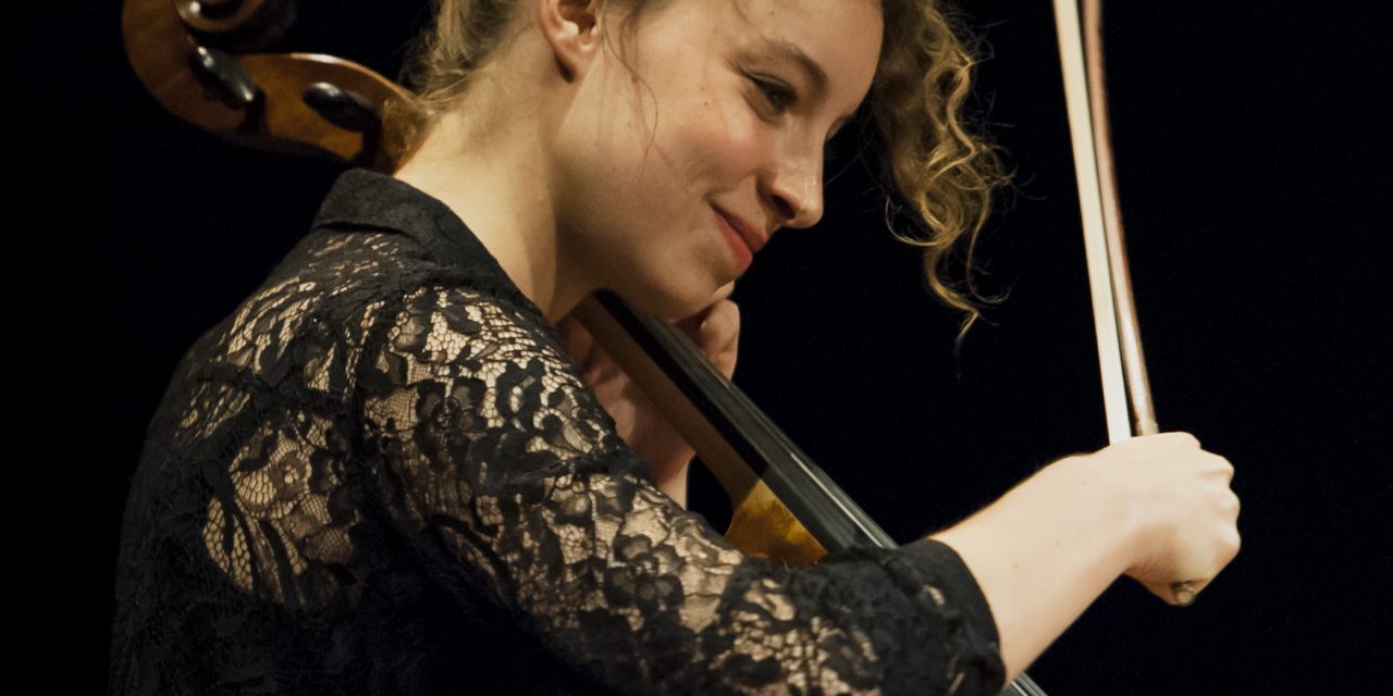 Maëlle Vilbert, étudiante à l'IOGS et violoncelliste, ici au Festival “Le vent sur l'arbre” 2016 ©Yves Nivot